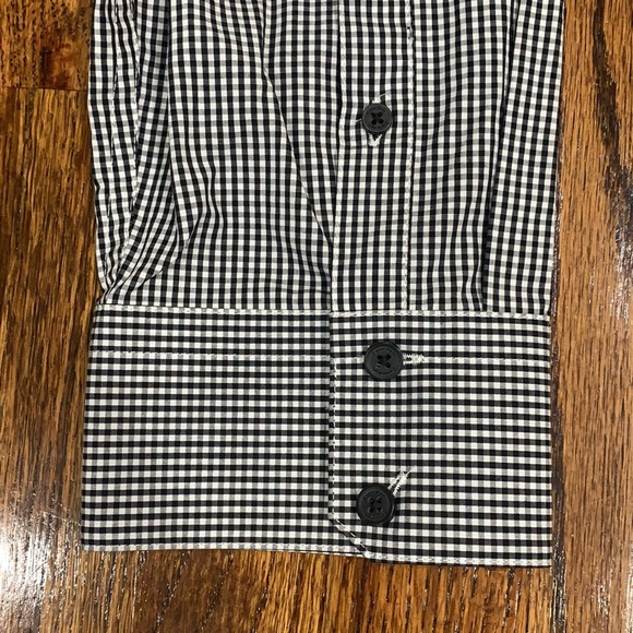 Calvin Klein Button Down Shirt. - Picture 5 of 5